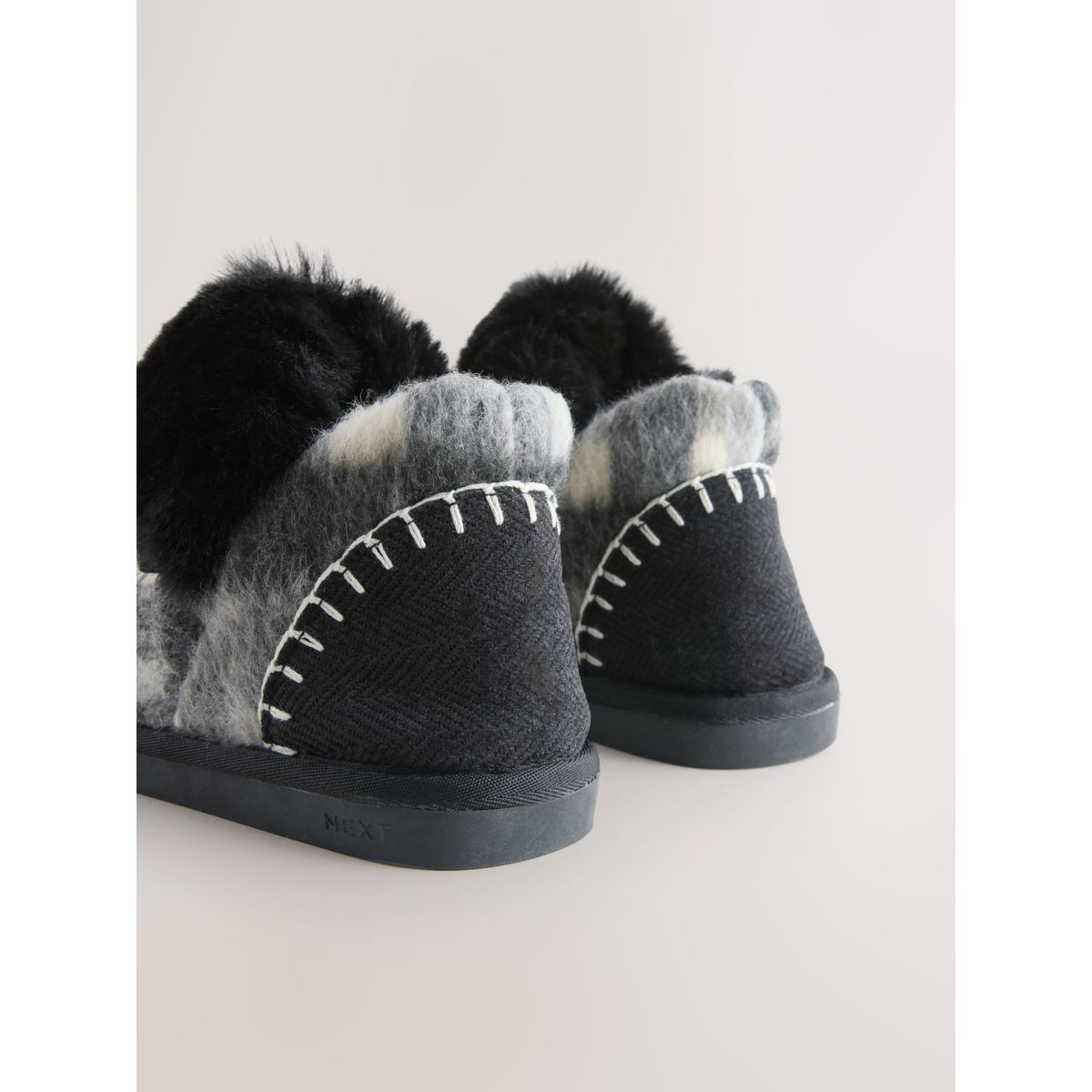 Chaussons bottines en imitation fourrure gris à carreaux, NEXT