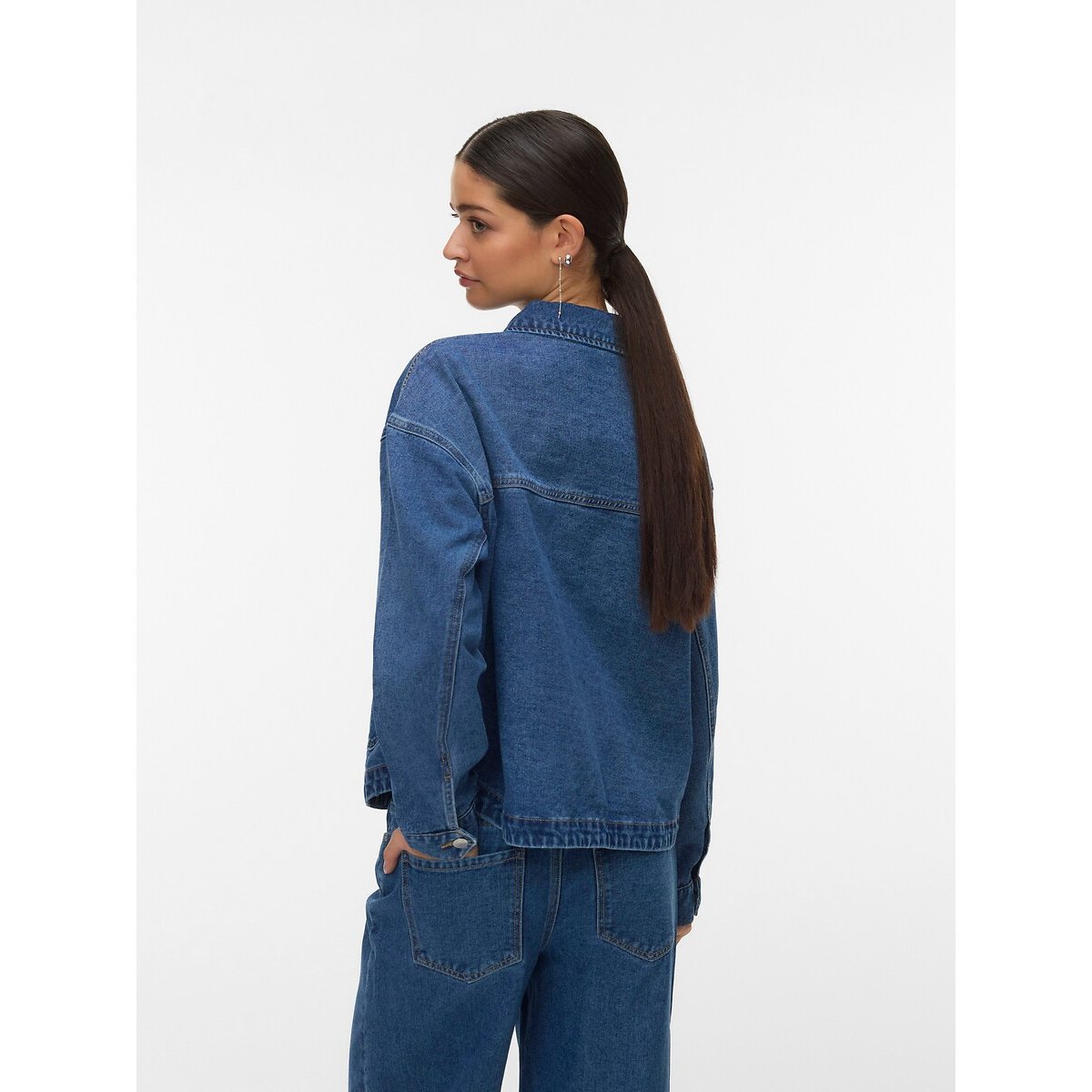 Giacca in denim abbottonata con tasche, collo a polo medium blue, VERO MODA