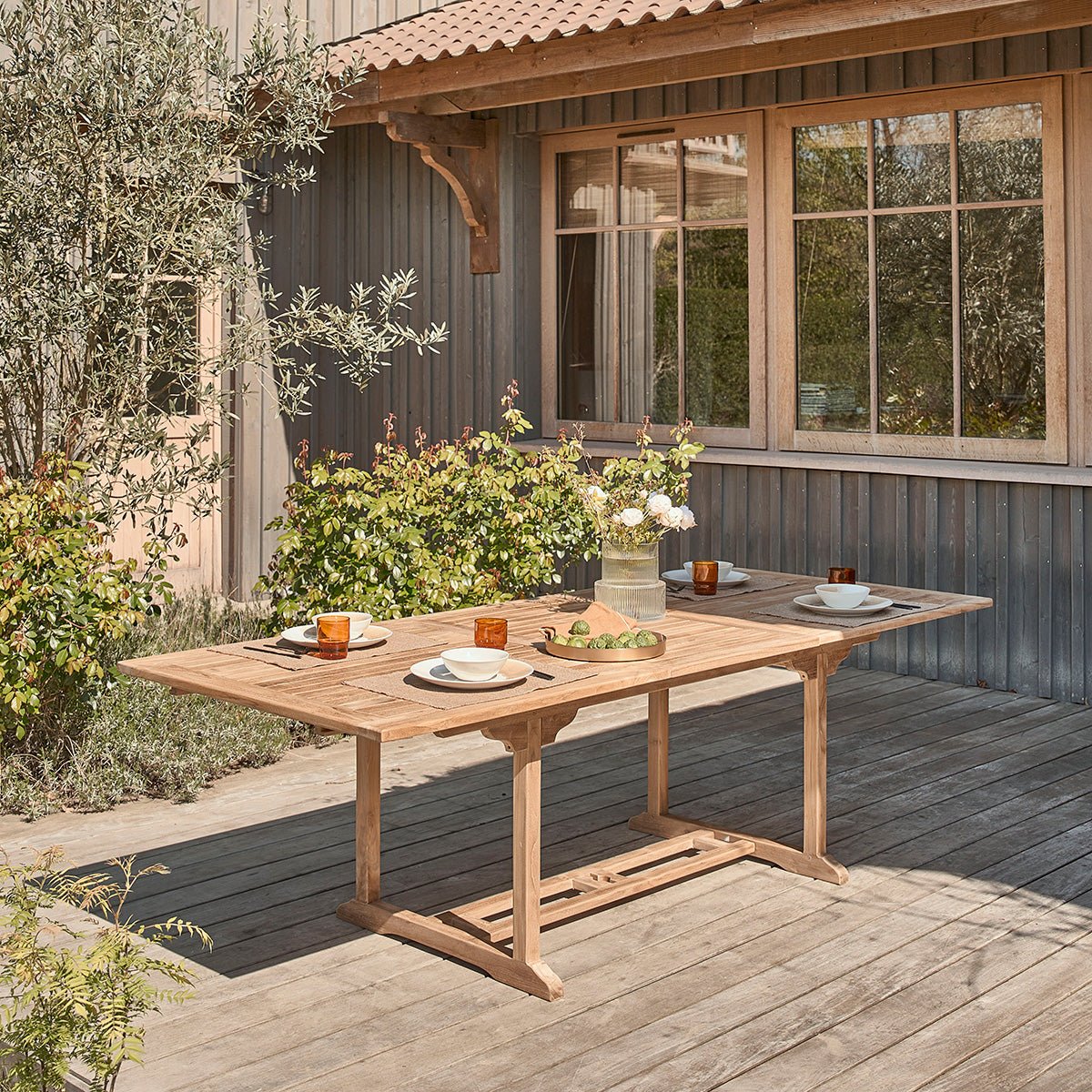 Table de jardin en teck extensible 8/10 places  MALTE naturel, BERAH GETAH