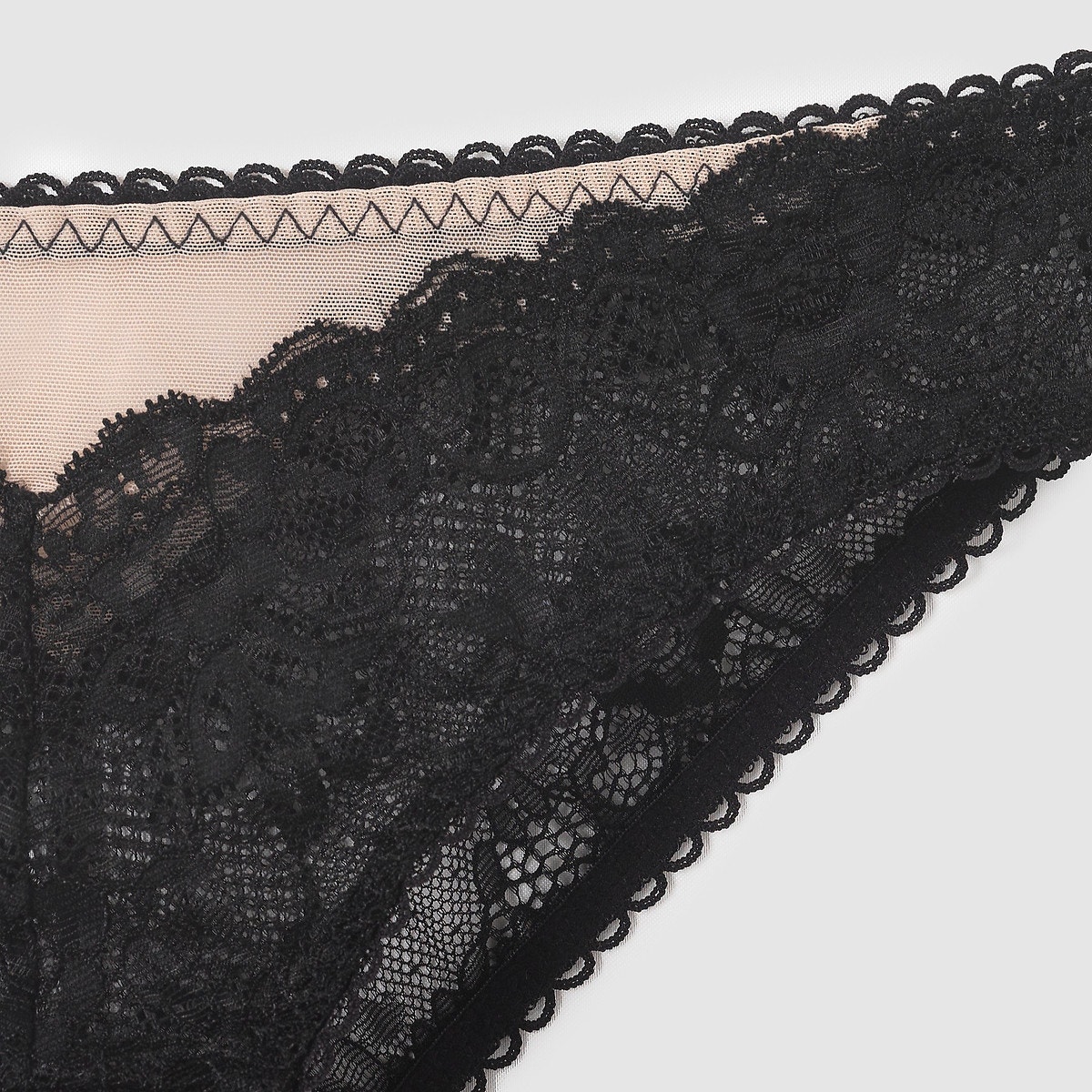 Tanga fendu en dentelle noir, SUITE PRIVEE