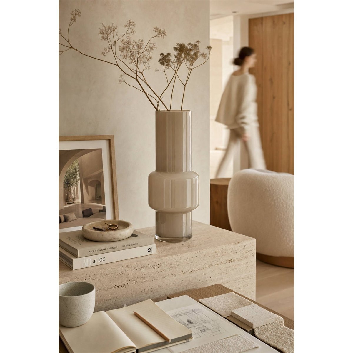 Vase en verre au design élancé beige, RECOLLECTION