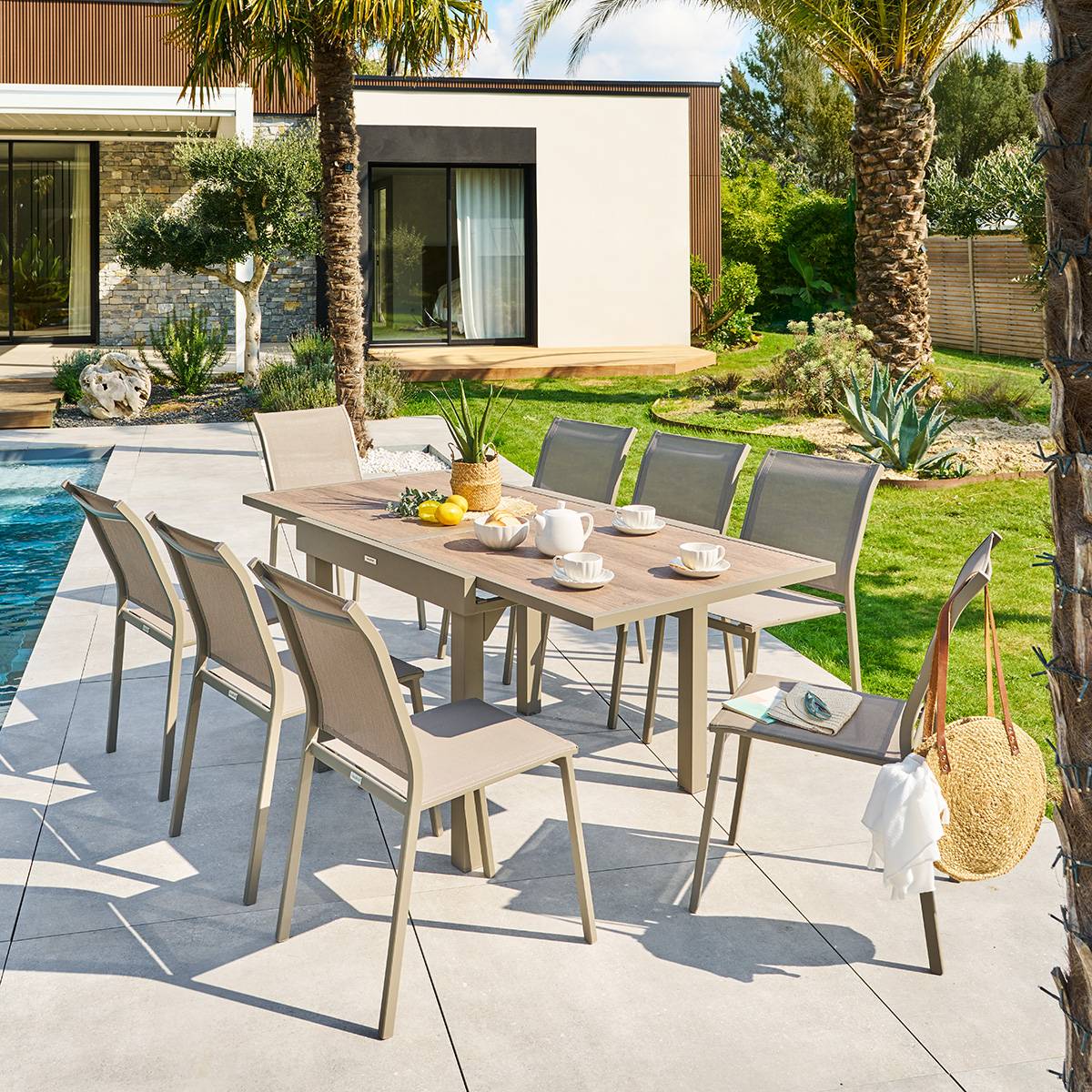Table de jardin extensible 8 places en aluminium et verre PIAZZA cafe, HESPERIDE