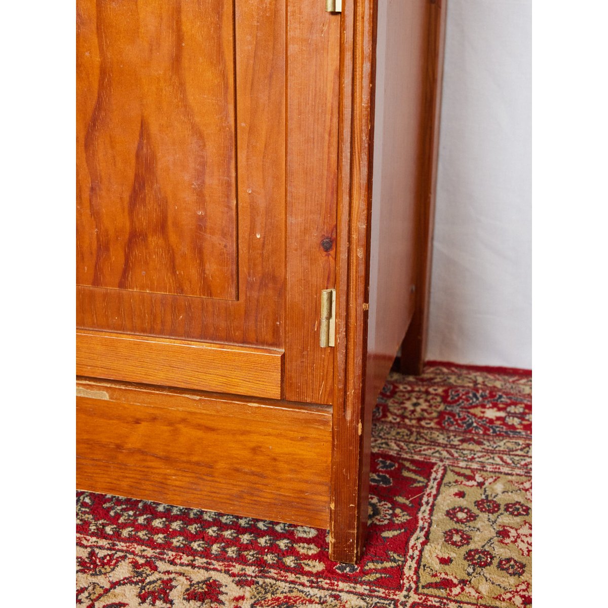 Petit buffet en bois Gilbert N°1720 - Bon état bois clair, DEBONGOUT