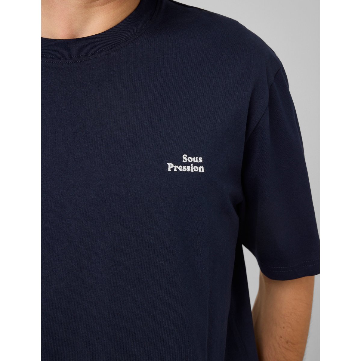 Tshirt brodé poitrine bleu foncé, BZB