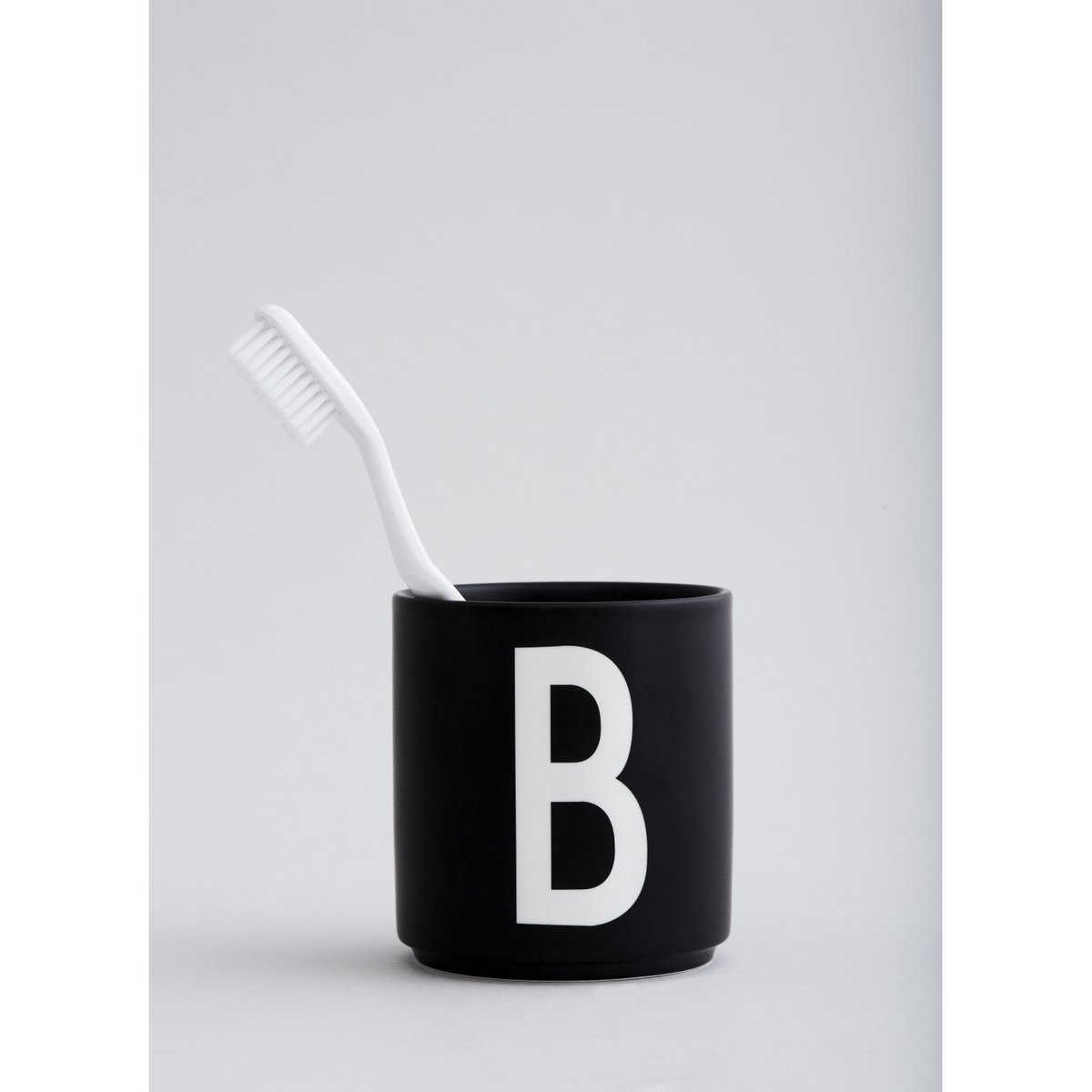 Mug en Porcelaine Noir Personal A-Z i lettre blanche, DESIGN LETTERS
