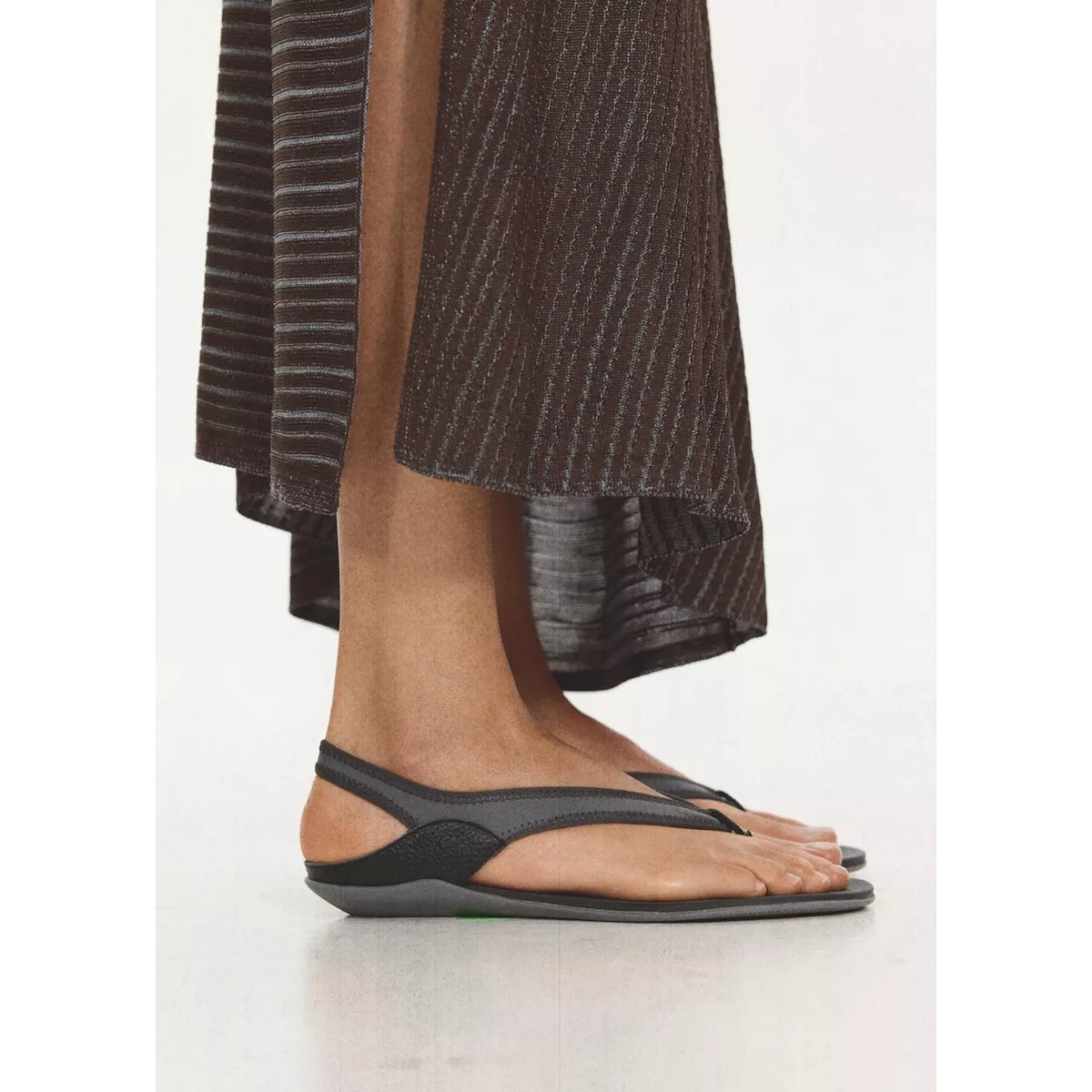 Sandales néoprène à brides gris, MANGO