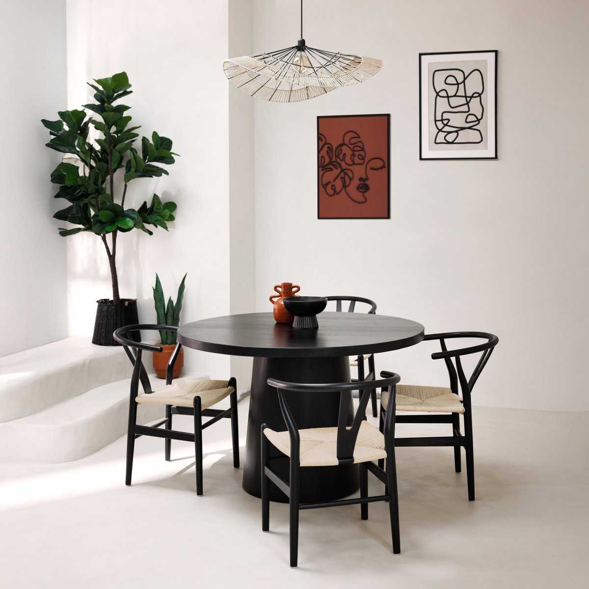 Table à manger ronde en bois de manguier BOKI noir, ATMOSPHERA
