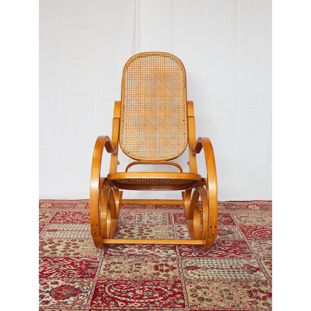 Rocking-chair cannage Alibert N°91 - Bon état bois clair, DEBONGOUT