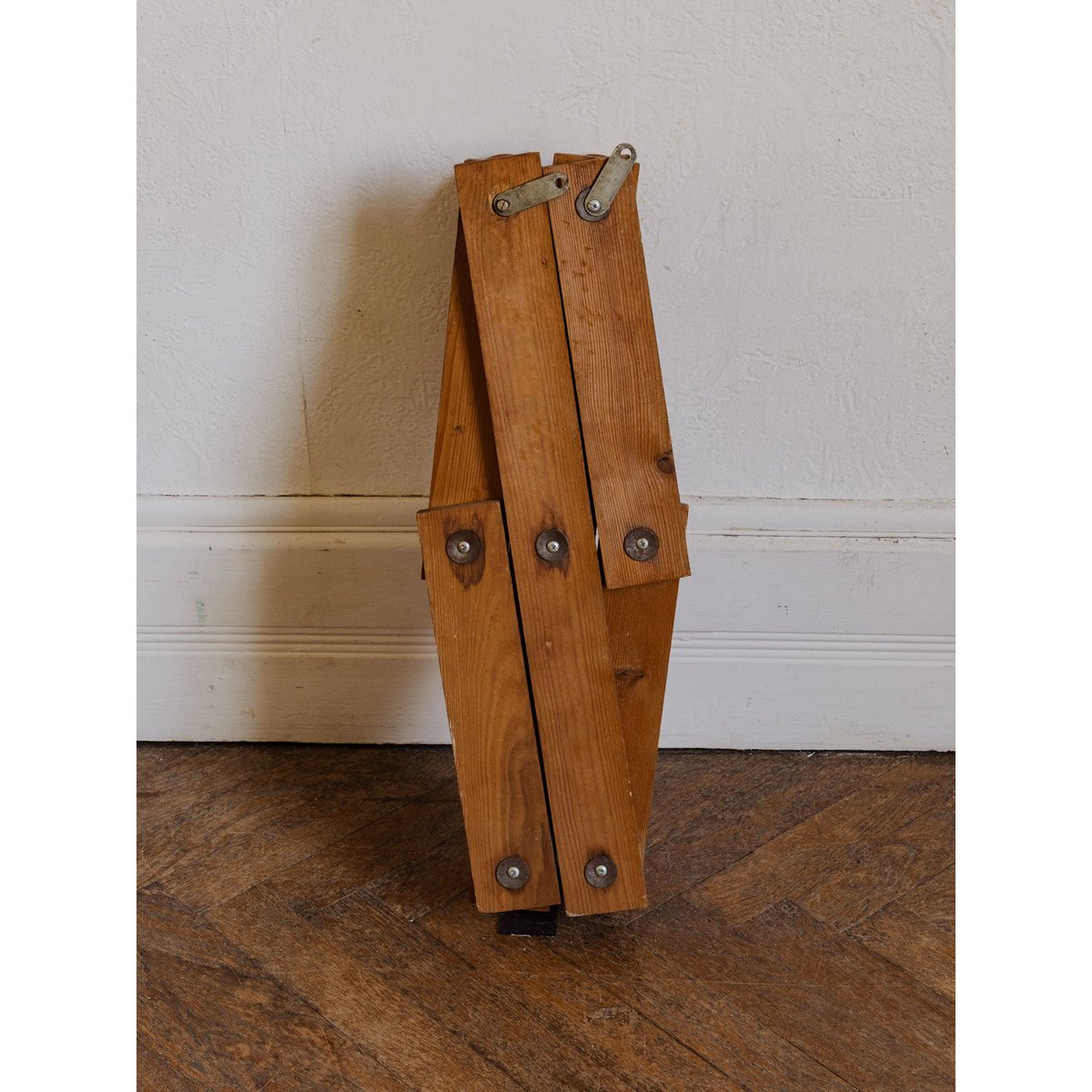 Porte-manteau mural en bois Max N°499 - Bon état bois foncé, DEBONGOUT