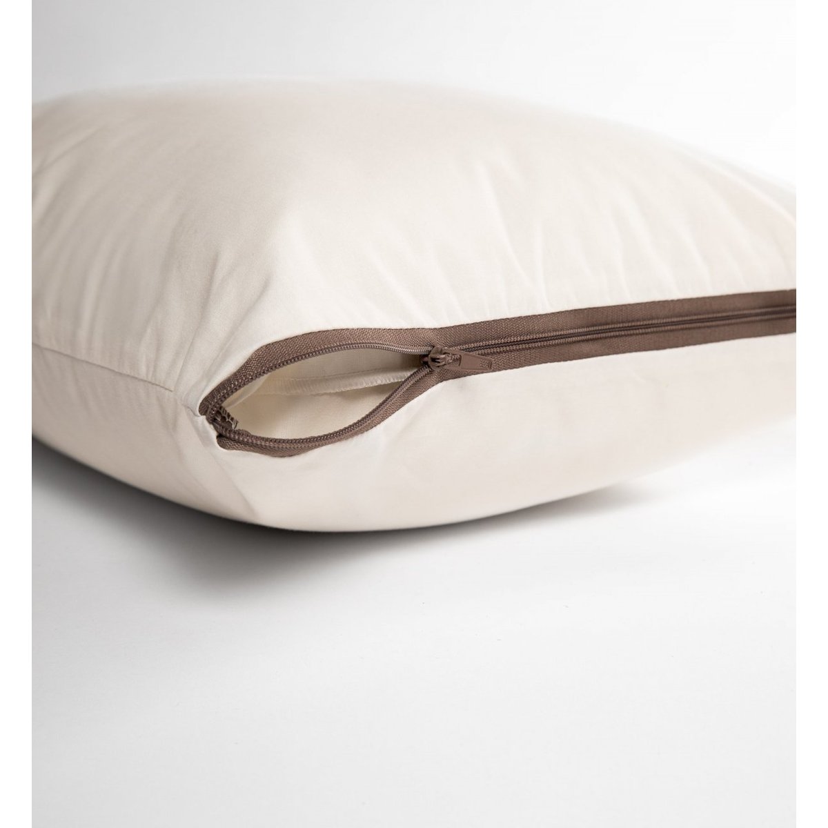 Oreiller moelleux enveloppe Coton Bio MAUI couleur unique, KADOLIS