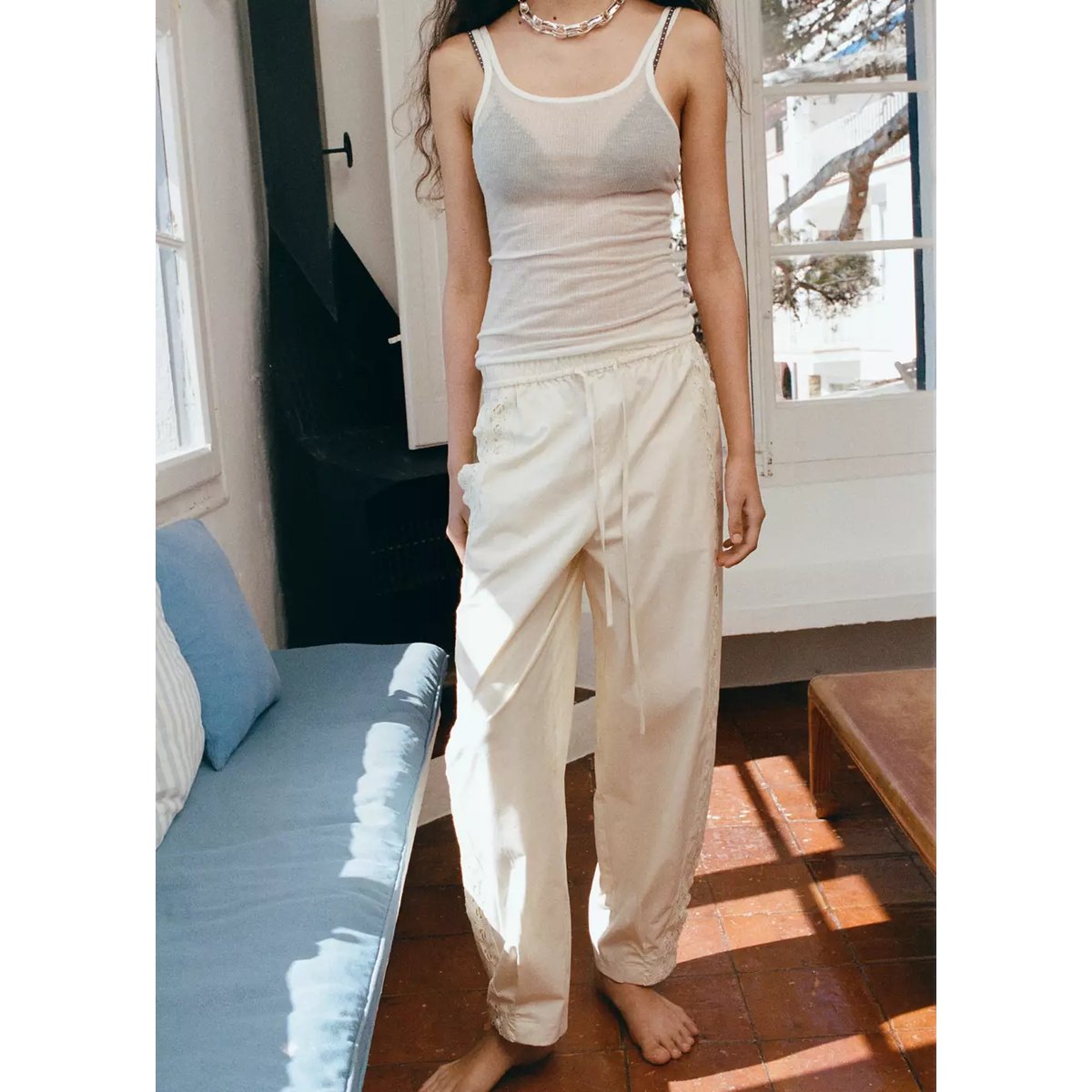 Pantalon 100 % coton à rayure brodée écru, MANGO