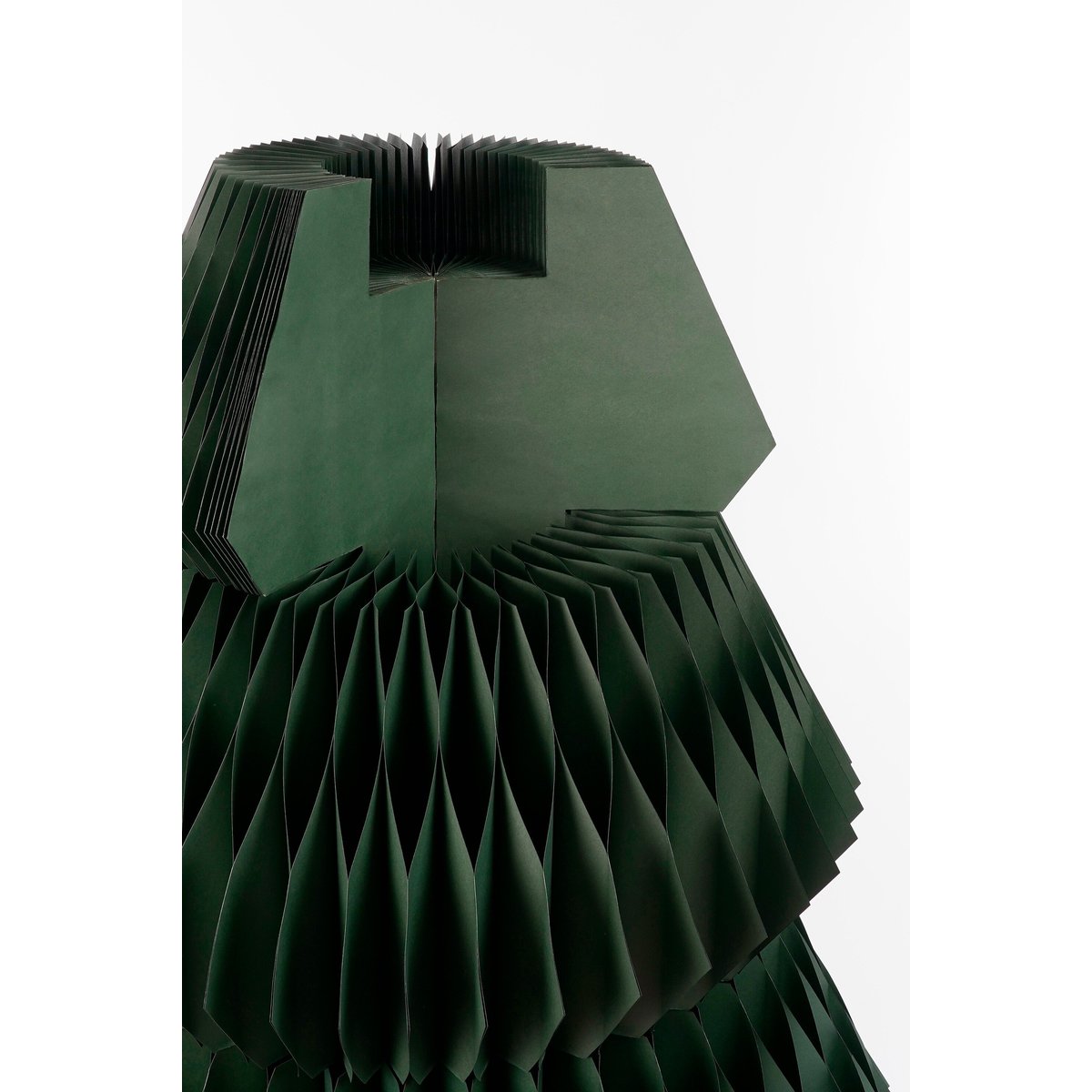 Sapin de Noël décoratif en papier H212 cm YARRAH vert foncé, MICA DECORATIONS