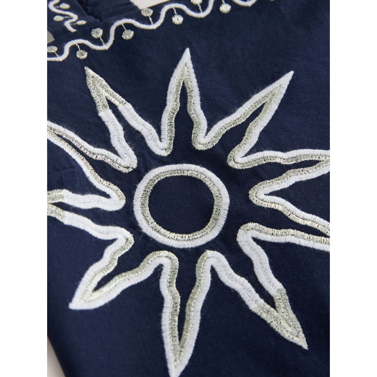 Haut à bretelles larges et motif soleil brodé bleu marine / blanc, NEXT