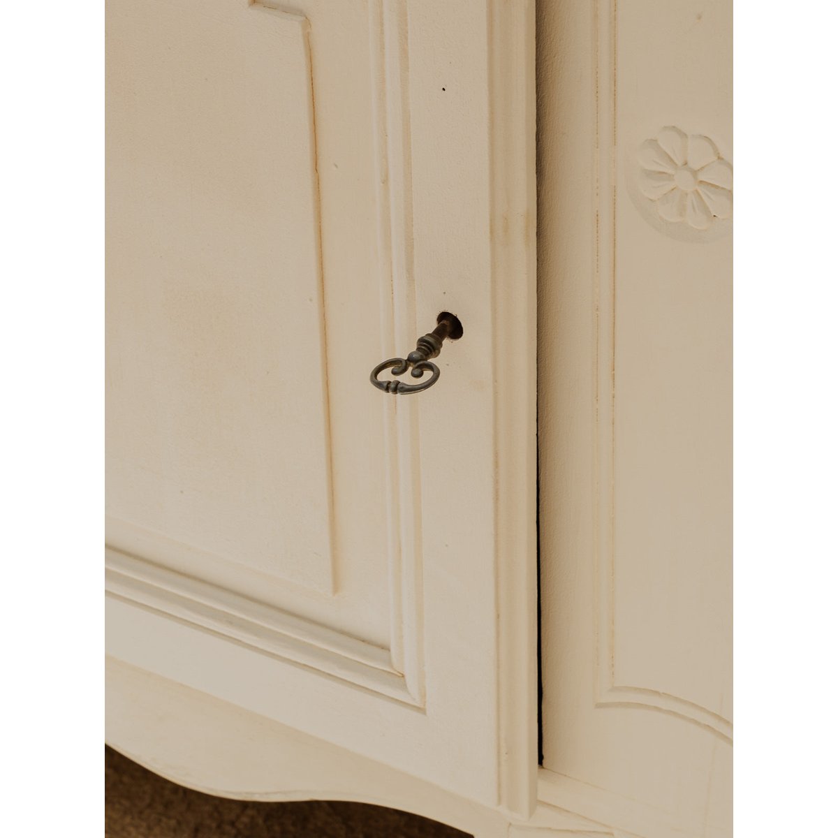 Buffet en bois blanc Gilbert N°1685 - Bon état bois clair, DEBONGOUT
