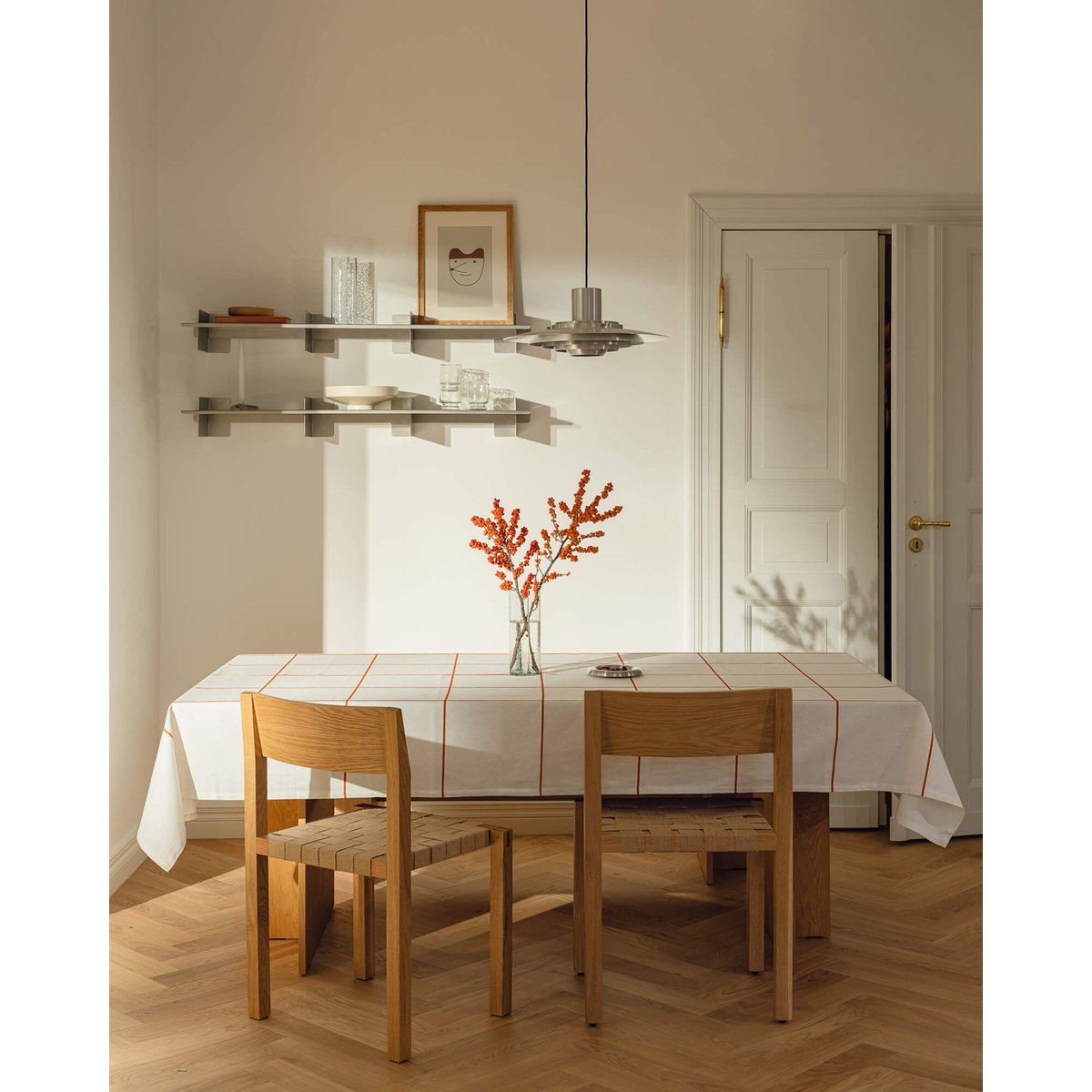 Chaise Toli - cadre en hêtre, assise tressée coton marron cacao, NOO.MA