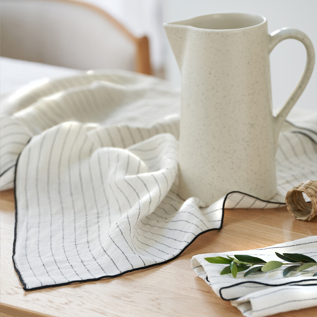 Krug Lexi, Steingut mit Sprenkelmuster schwarz/weiss, LA REDOUTE INTERIEURS
