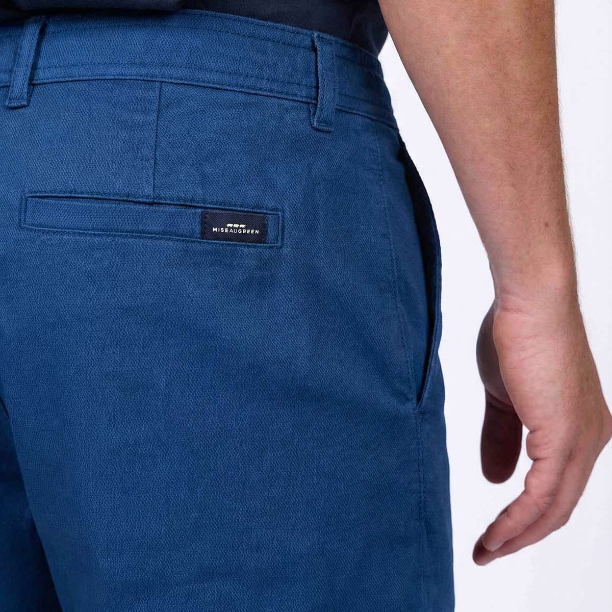 Chino effet piqué bleu indigo, MISE AU GREEN