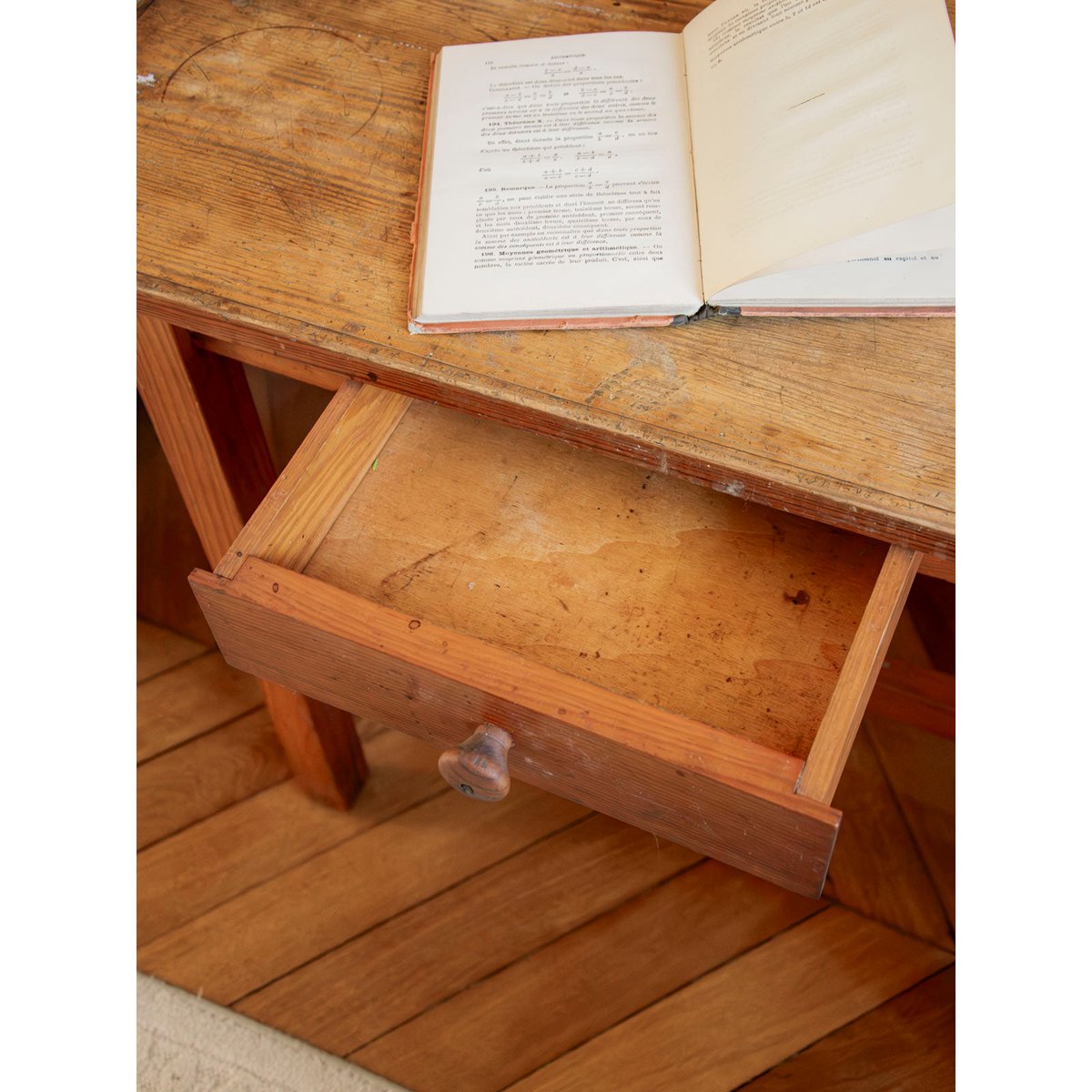 Joli bureau en bois brut Edouard N°1114 - Bon état bois clair, DEBONGOUT