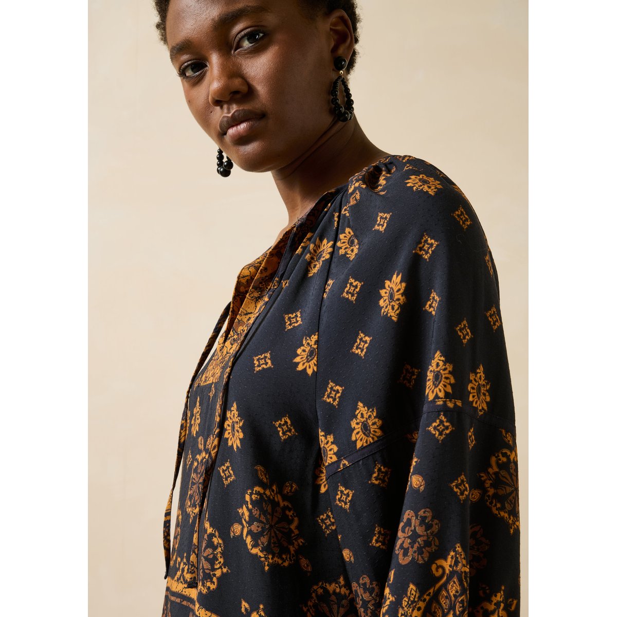 Robe manches longues à imprimé bleu encre, LA FEE MARABOUTEE