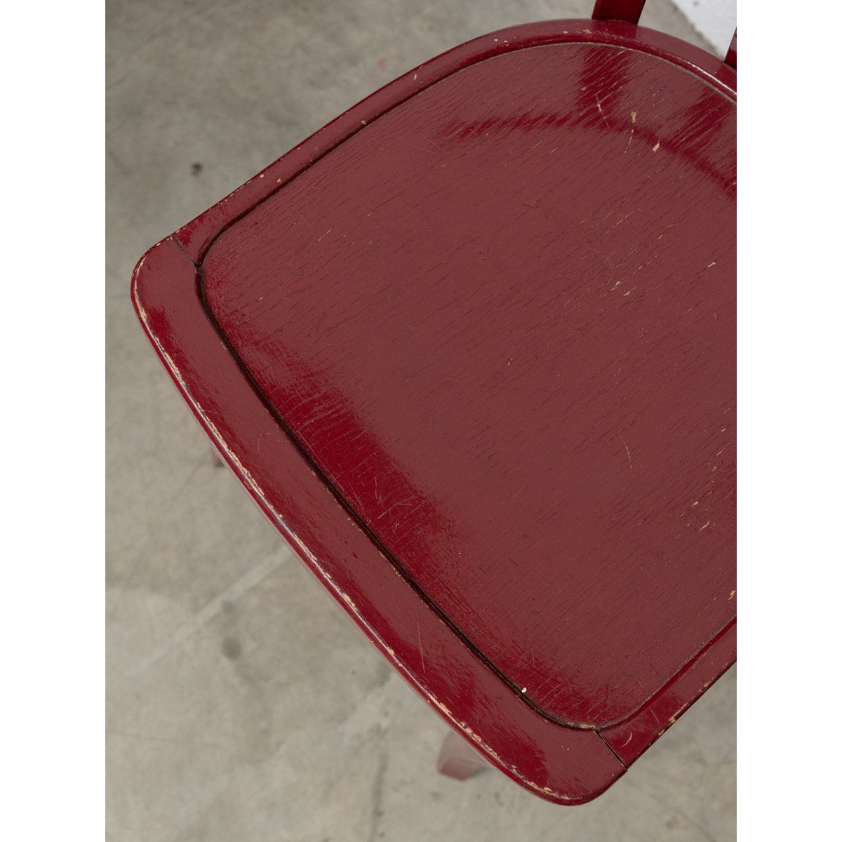 Paire de chaises bordeaux esprit Thonet Claude N°1722 - Bon état bordeaux, DEBONGOUT