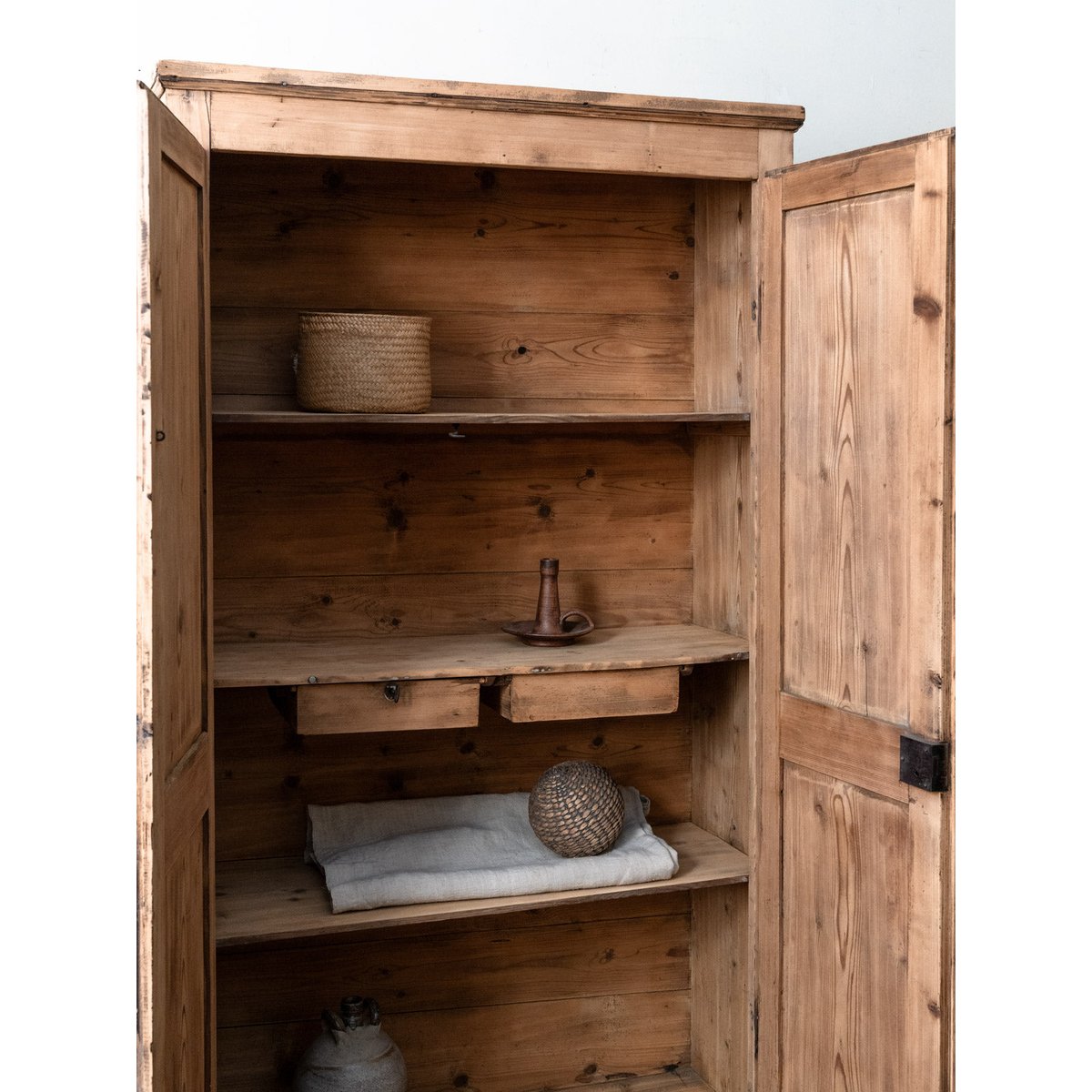Armoire parisienne en bois Blandine N°542 - Bon état bois clair, DEBONGOUT