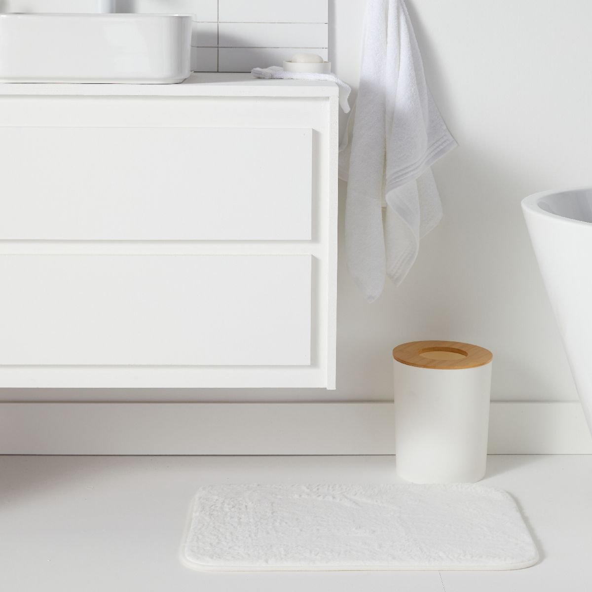 Set de 6 accessoires de salle de bain et WC avec bambou BATHROOM blanc, UTILITY