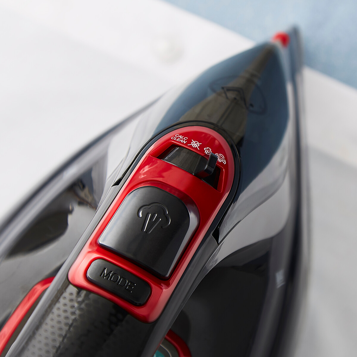 2800W Steam Iron - 302012 red, MORPHY RICHARDS