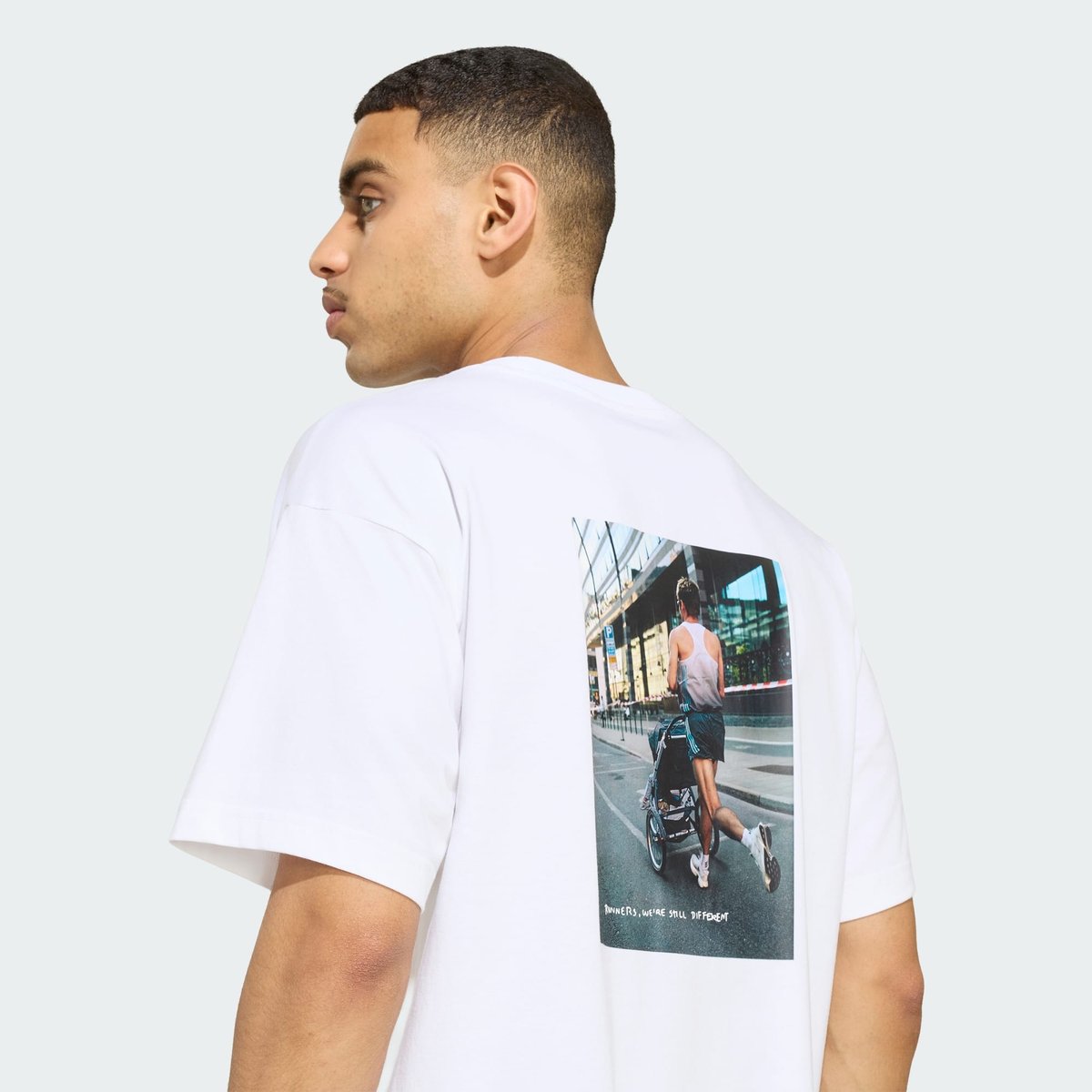 T-Shirt Graphique Runners We Are Different T-Shirt Graphique Runners We Are Different white, adidas Performance