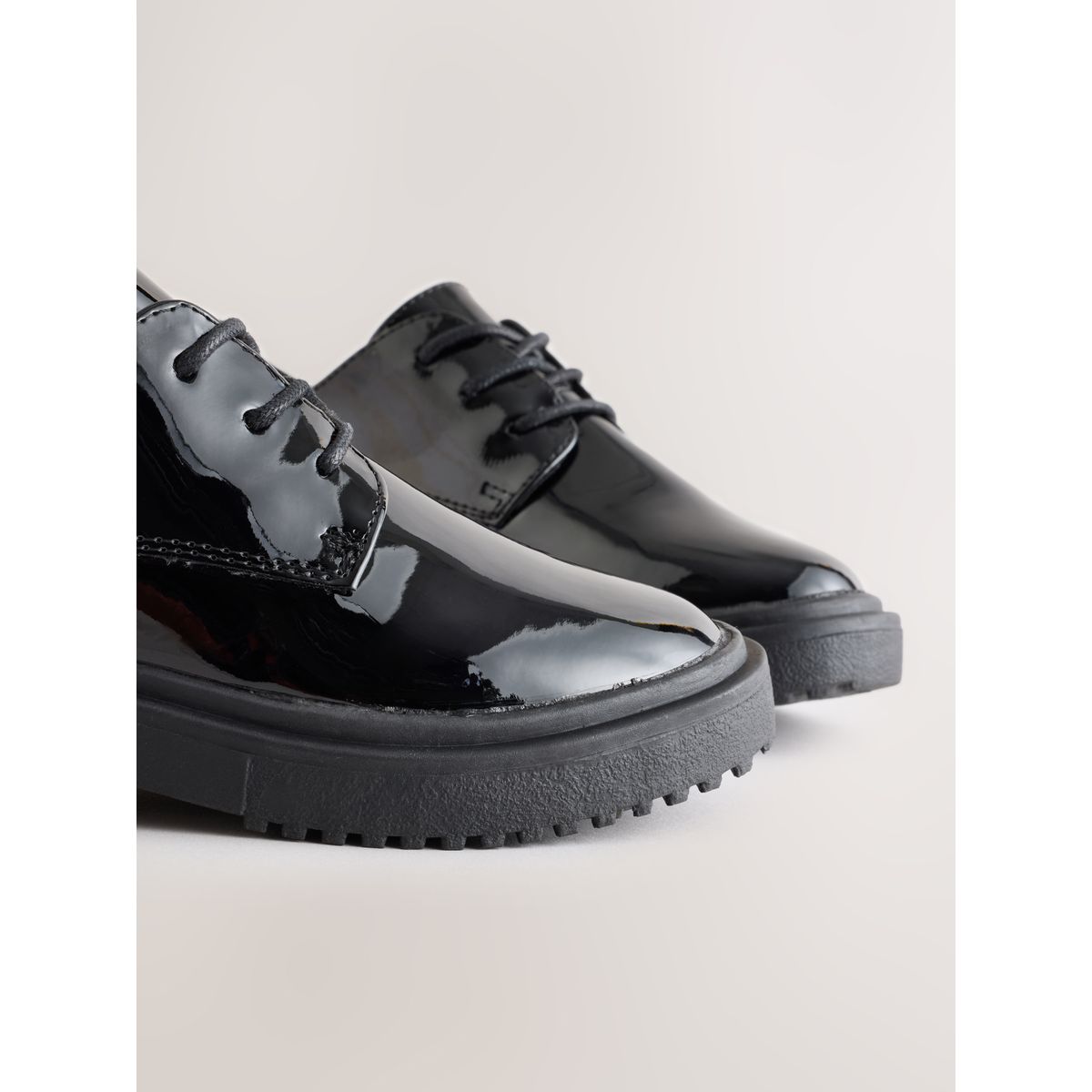 Chaussures d’école à lacets/semelle épaisse noir, NEXT