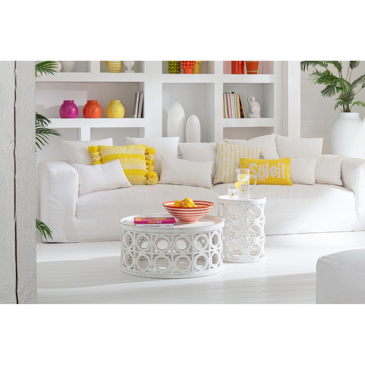 Table basse ronde sculptée en bois D78 - CAHUITA blanc, HELLIN, DEPUIS 1862