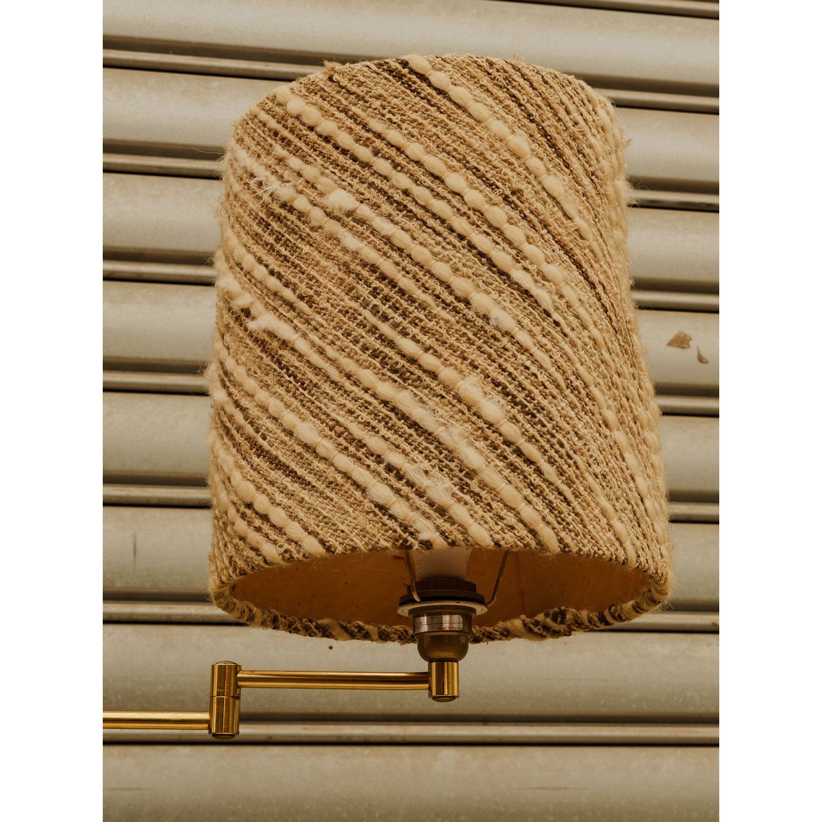 Lampadaire en métal noir et laine beige Julien N°432 - Bon état noir, DEBONGOUT