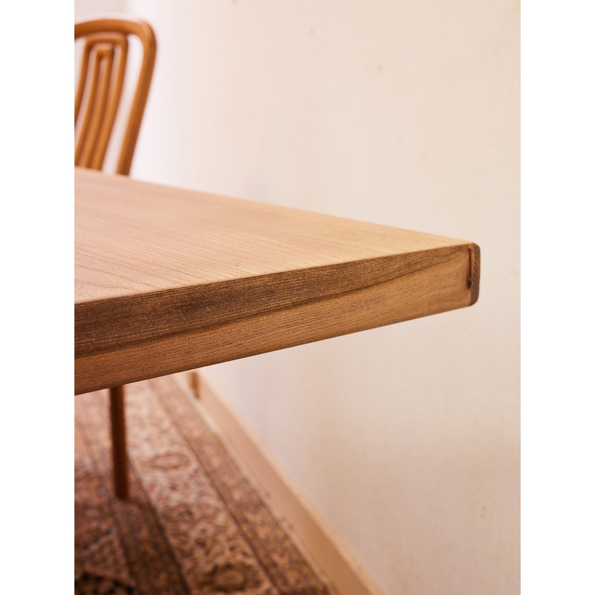 Grande table à manger en bois massif et sablé Romy N°1507 - Bon état bois clair, DEBONGOUT