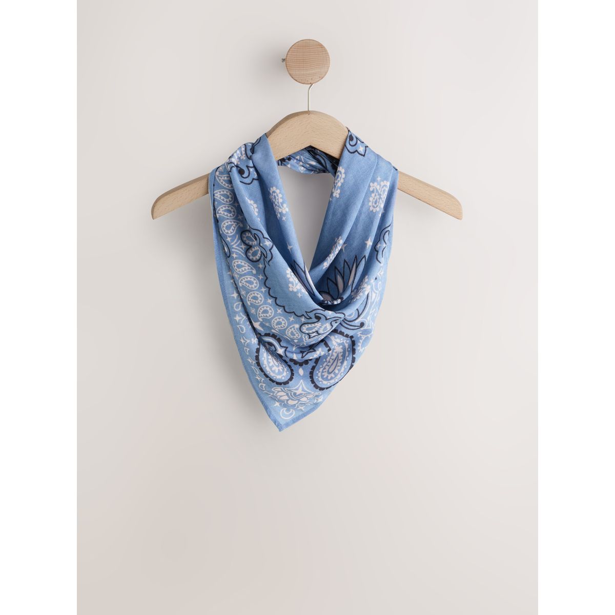 Foulard carré léger à imprimé bandana bandana bleu, NEXT