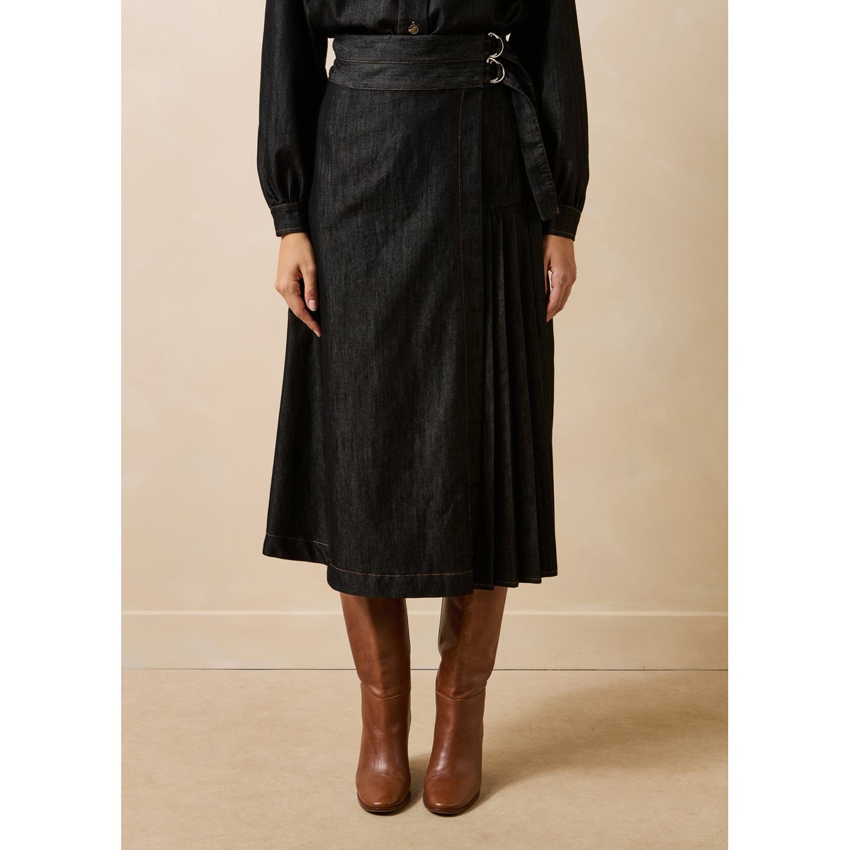Jupe midi portefeuille en denim noir, LA FEE MARABOUTEE