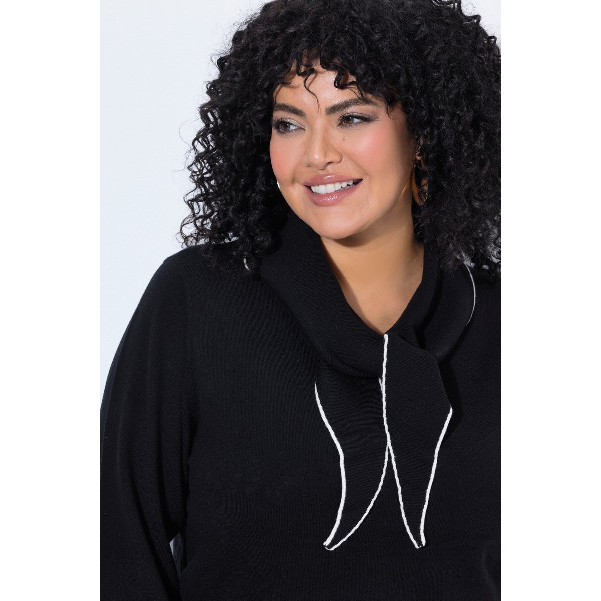 Pull avec détail écharpe noir, ULLA POPKEN