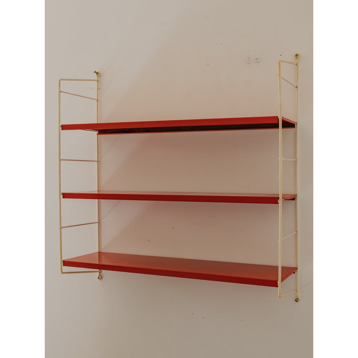 Étagère murale en métal laqué Isabelle N°275 - Bon état orange, DEBONGOUT