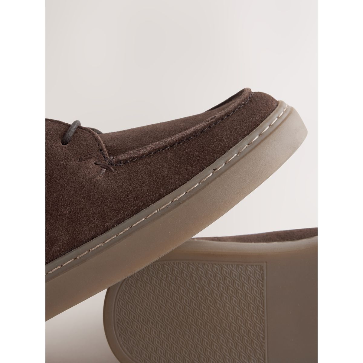 Chaussures à lacets avec plastron daim marron, NEXT