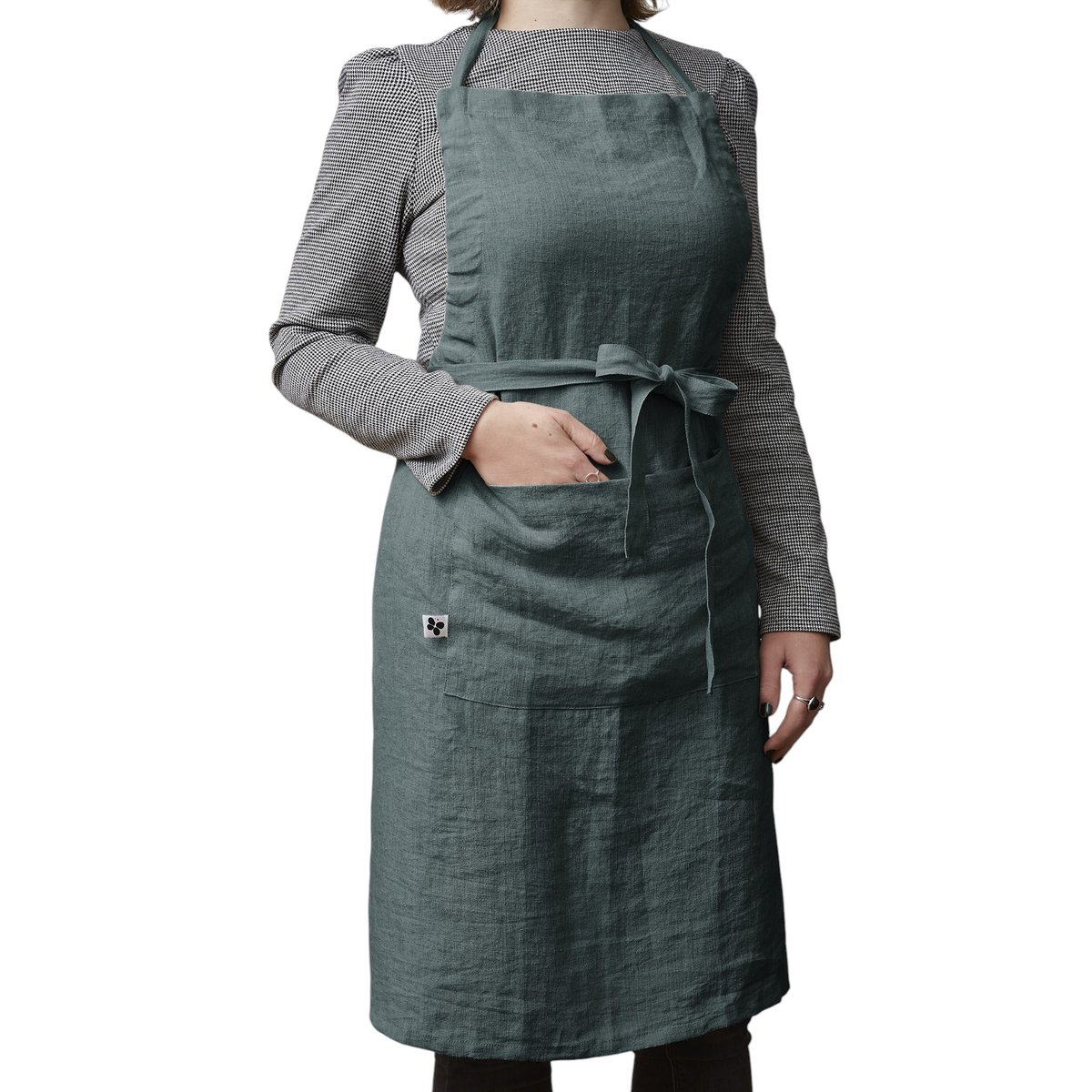 Tablier ajustable en lin lavé SOLINE Élégance et praticité en cuisine ardoise, EDEN