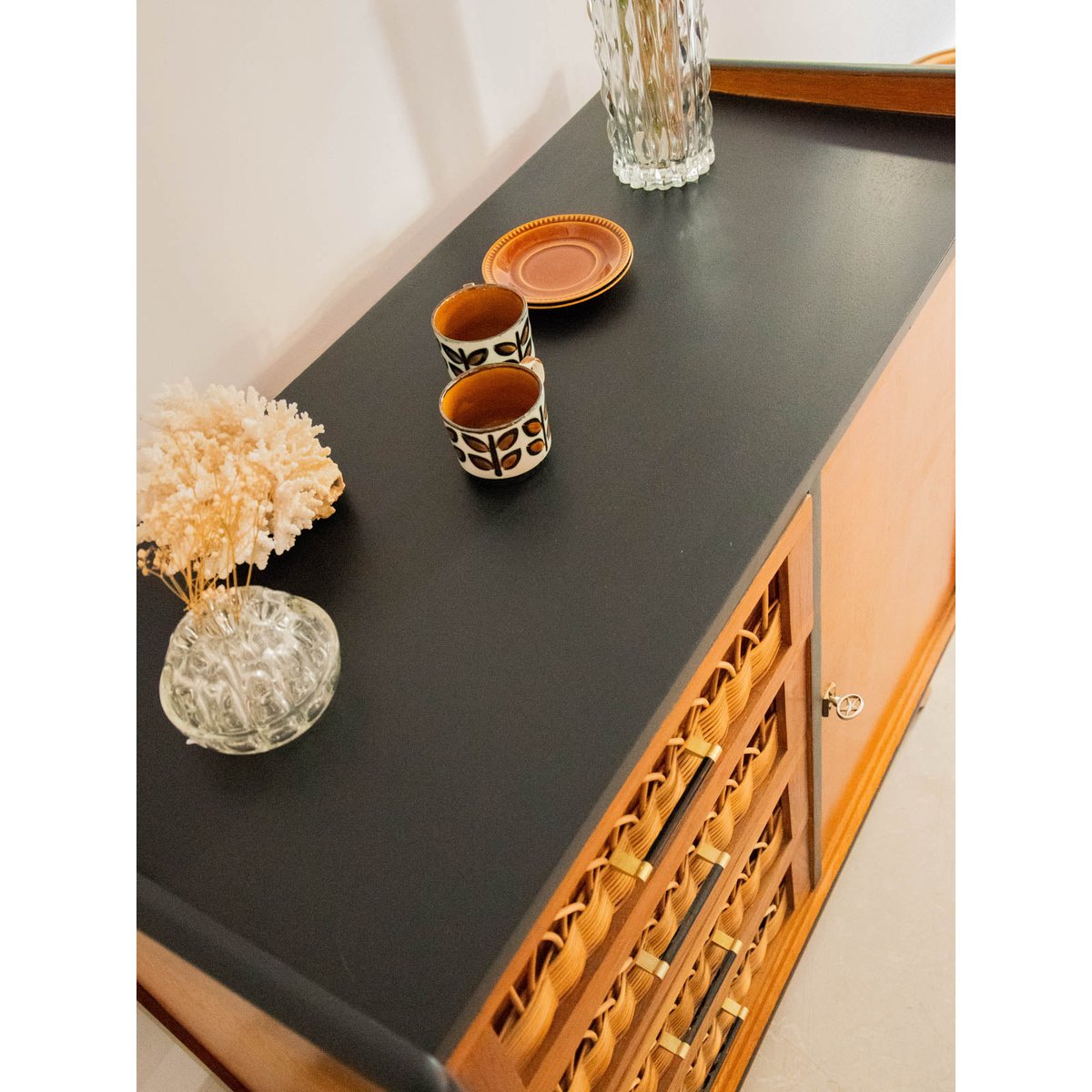 Commode en rotin tressé Olga N°431 - Bon état bois foncé, DEBONGOUT