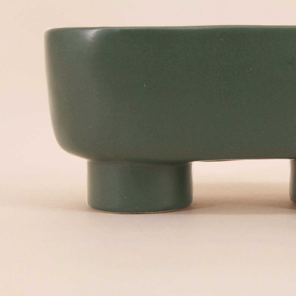 Cache pot en céramique ovale sur pieds 20cm vert, ORNAMI