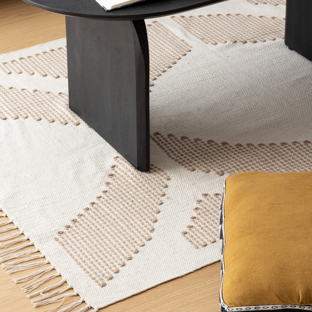 Tapis broderie INUIT blanc chaud, ATMOSPHERA