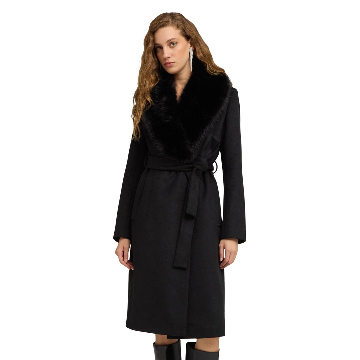Manteau ceinturé noir, MOTIVI