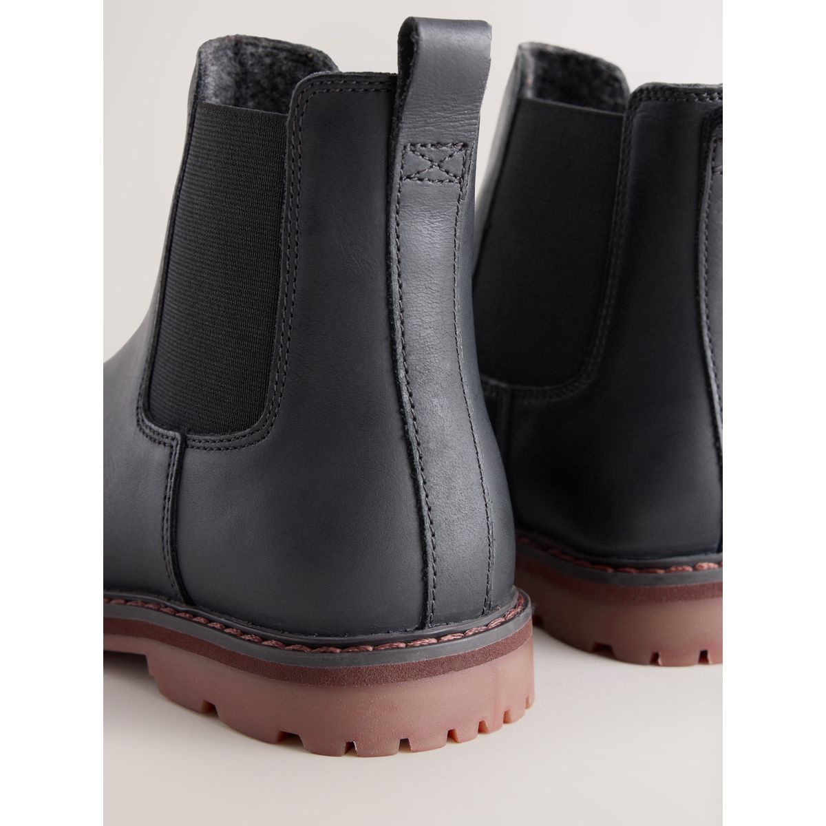 Bottines chelsea en cuir à bout carré noir, NEXT