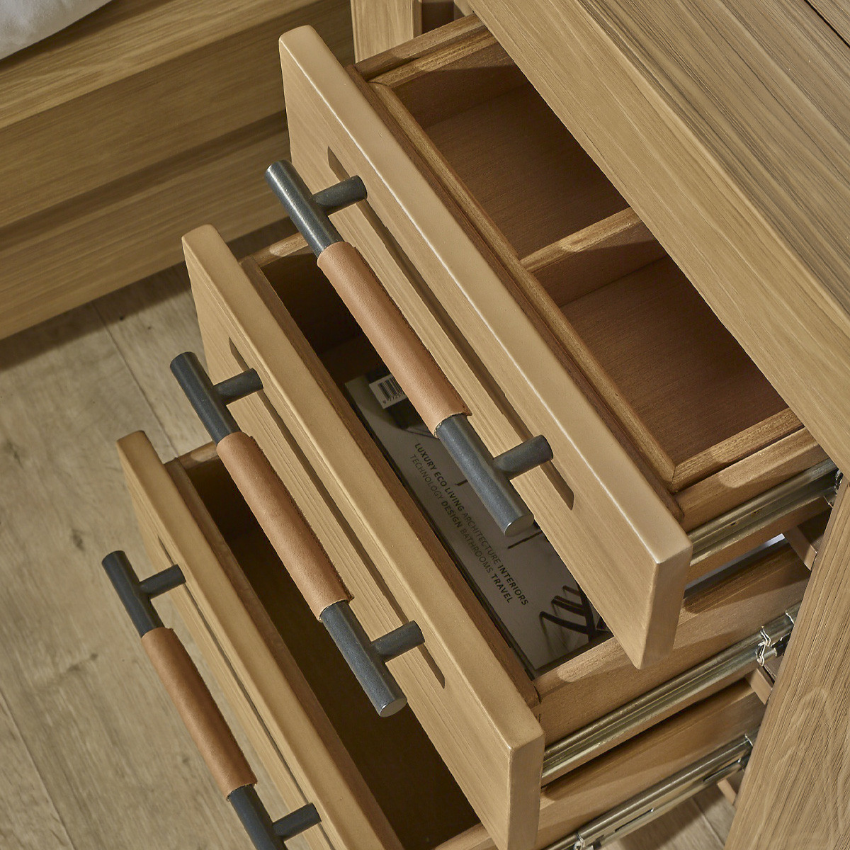 Table de nuit style contemporain en bois massif MEGÈVE marron, ROBIN DES BOIS