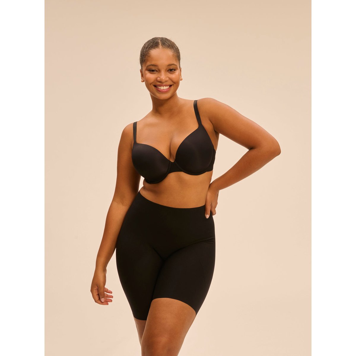 Soutien-gorge coque emboitante décolleté plongeant, ESSENTIEL noir, SIMONE PERELE