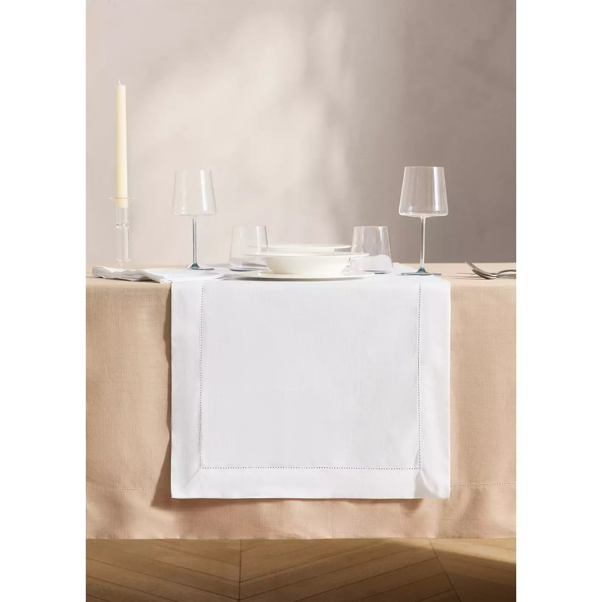Chemin de table ajouré en coton blanc, MANGO HOME