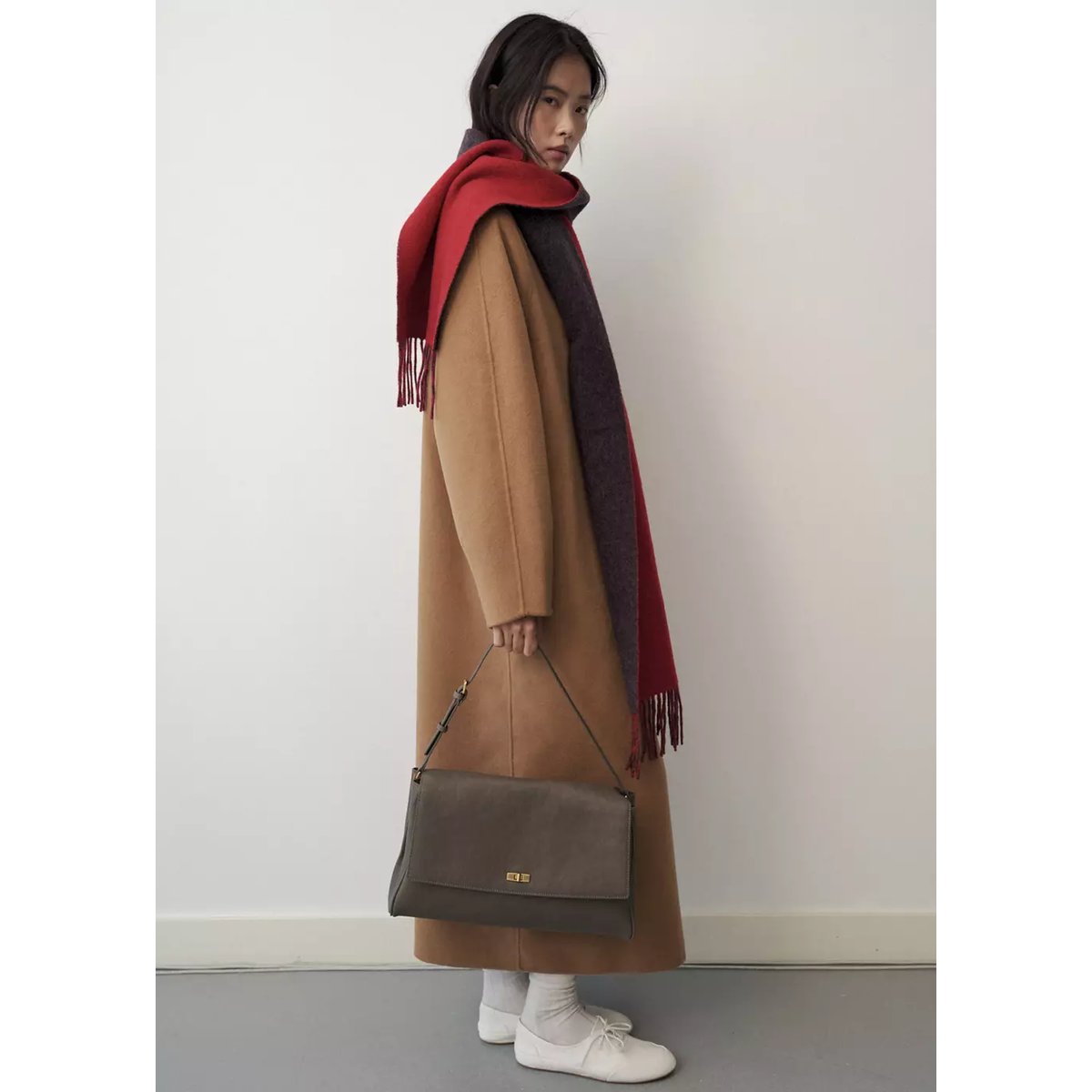 Sac à épaule en cuir à rabat gris, MANGO