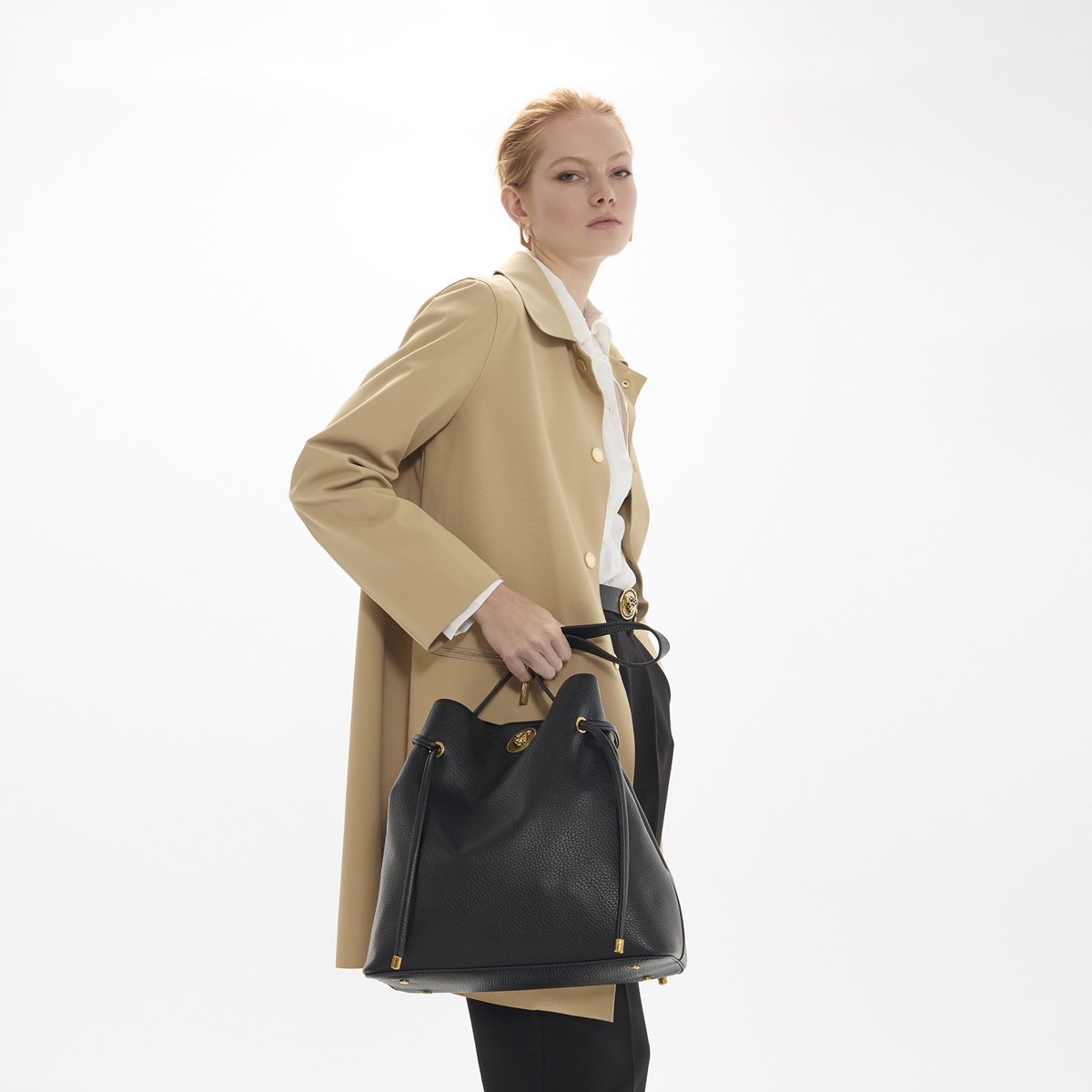 Sac seau à logo métallique noir, LOLA CASADEMUNT