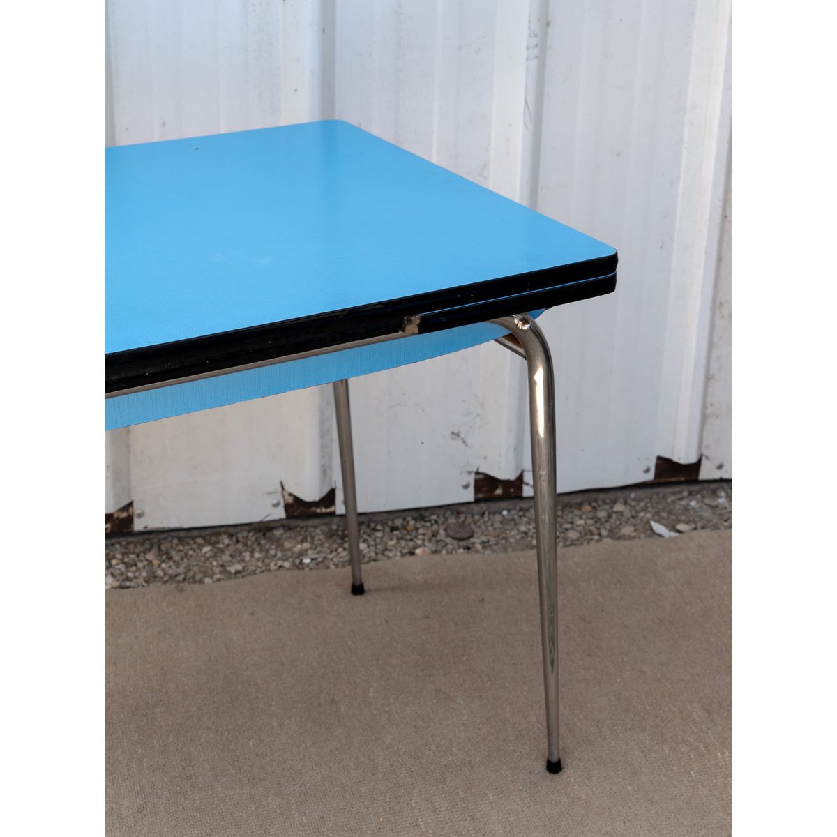 Ensemble de table et chaises en formica bleu et blanc Ange N°26 - Bon état bleu, DEBONGOUT