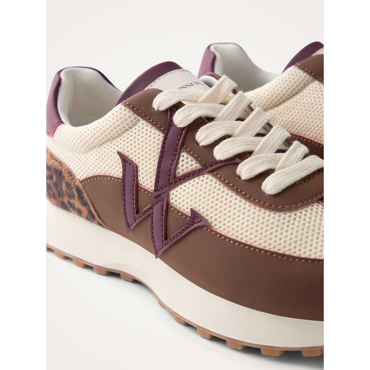 Baskets monogramme à lacets avec semelle running FLOW Initials marron, VANESSA WU